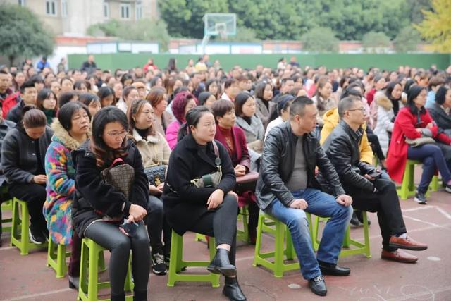携手共育 温暖前行--彭州市实验小学2014级家长会