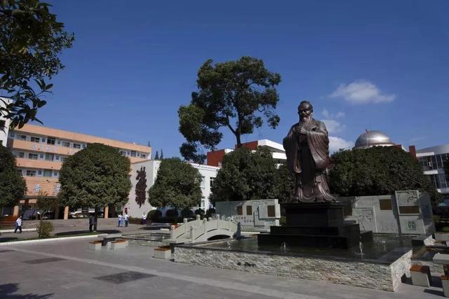 务实创新，“羽”众不同——记四川省彭州中学第2届羽毛球比赛