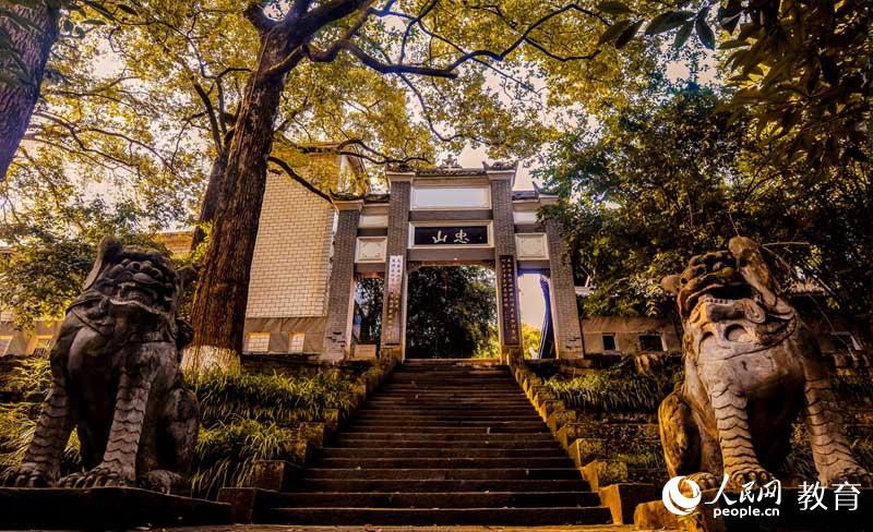 大学校园秋意浓，你为哪抹秋色打call？