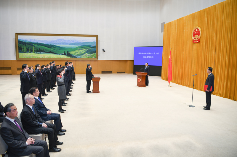 国务院举行宪法宣誓仪式 李克强总理监誓
