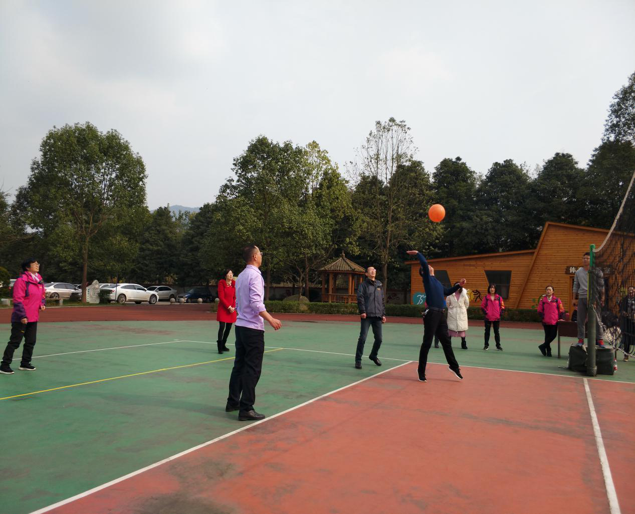 成都天府新区三星小学2019年秋教职工---气排球比赛活动