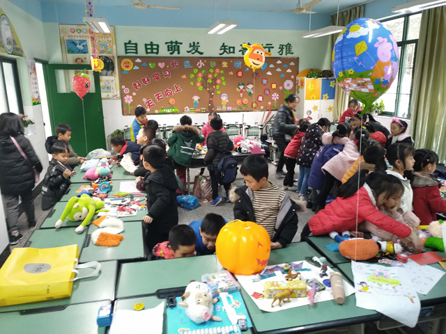 小市场，大收获——天府新区西寺小学第六届跳蚤市场活动