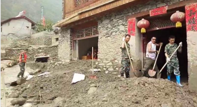 绵虒中学校党员教师不忘育人报国初心 牢记服务群众使命积极融入各项救灾救援工作