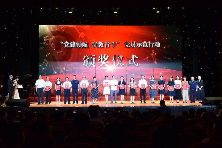 “唱响主旋律 讴歌新时代”——青羊区委教育工委举行青羊区教育系统庆祝新中国成立70周年“我和我的祖国”合唱比赛