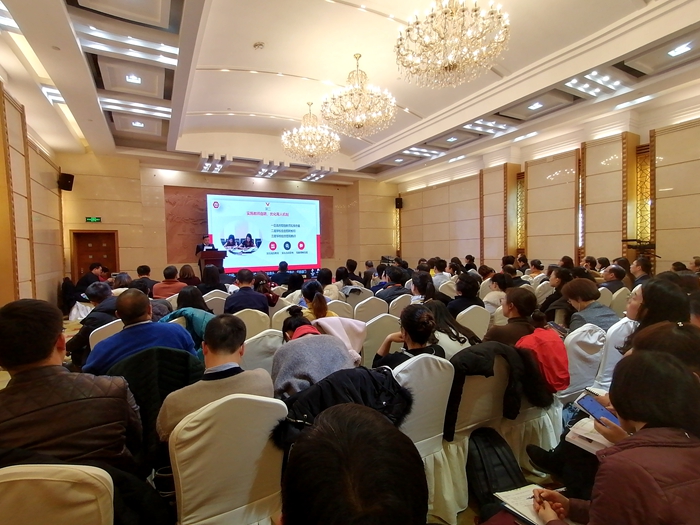 成都市武侯区成功举办中国教育学会第32次学术年会“‘两自一包’学校管理体制改革”微论坛