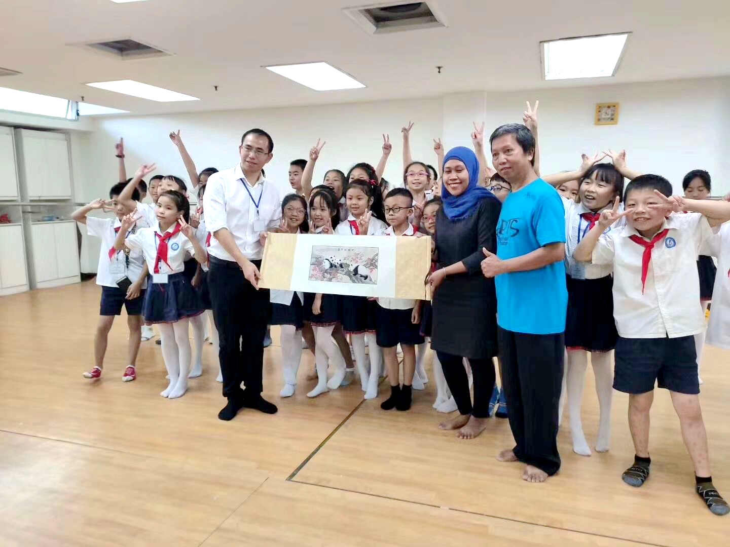 马来半岛话交流，情智少年展风采