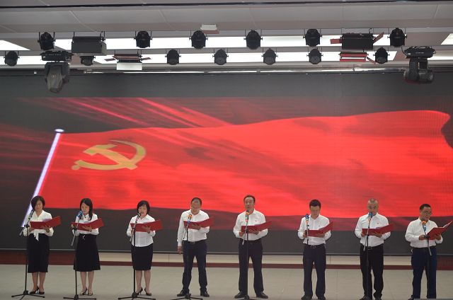 县教育局机关举行庆祝新中国成立70周年朗诵比赛