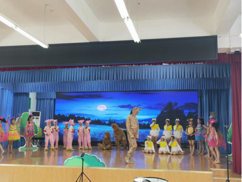 大邑县南街小学校园心理剧《长颈鹿不会跳舞》荣获成都市一等奖