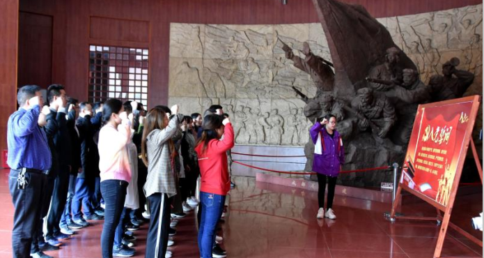 达州中学杨柳总支一支部组织党员教师赴张爱萍故居开展红色教育和素质拓展训练活动