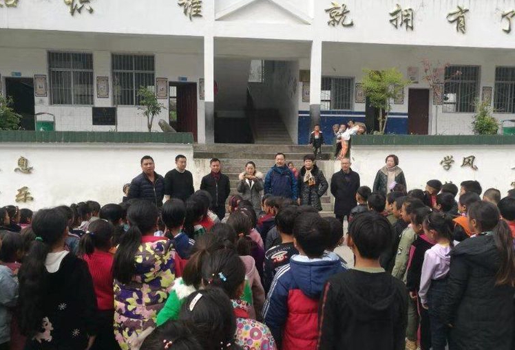 丹棱县苟万松：八年彝藏行 踏寻初心路