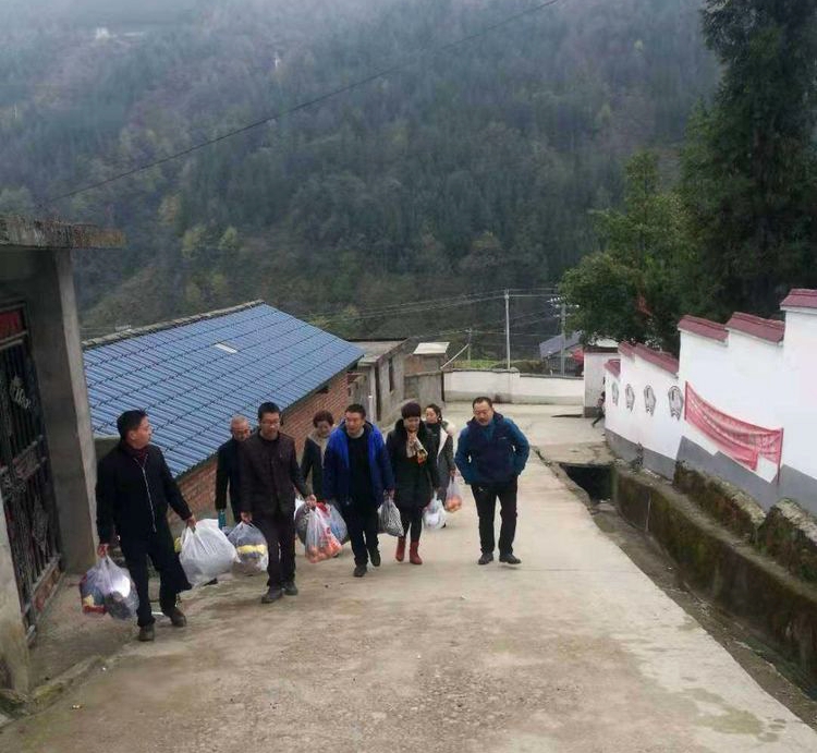 丹棱县苟万松：八年彝藏行 踏寻初心路