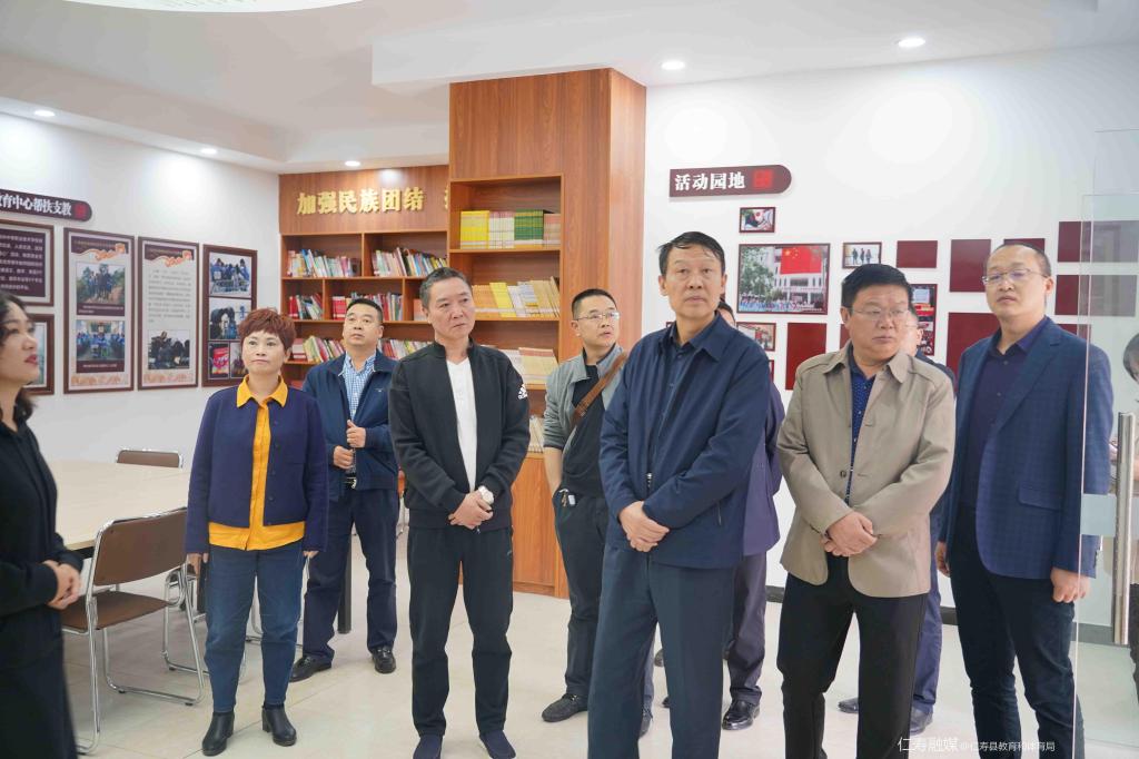 资阳市人大常委会来仁考察职业教育工作