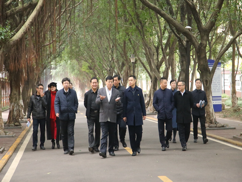 四川省教育厅副厅长崔昌宏一行莅临天立学校调研