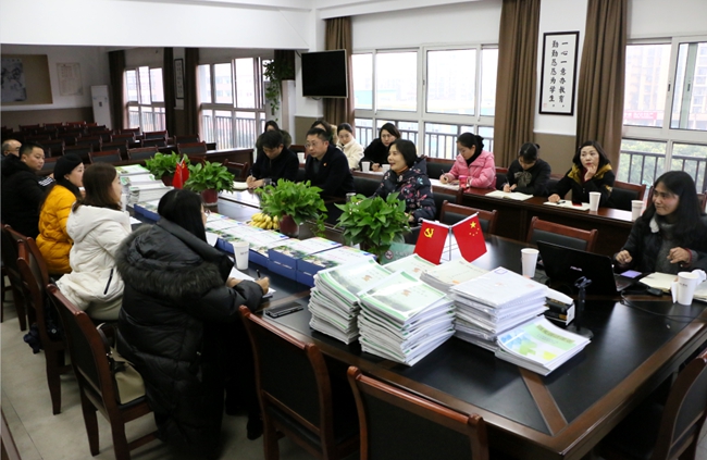 江阳区对全区学校德育工作进行调研