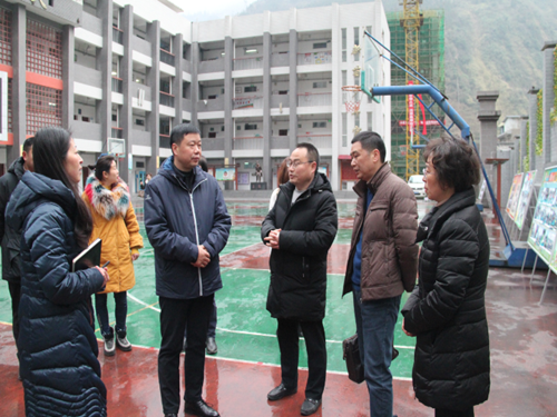 宝兴县委书记冯俊涛调研宝兴教育工作