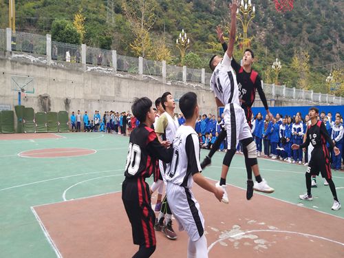 石棉县举行第二十届中学生篮球比赛