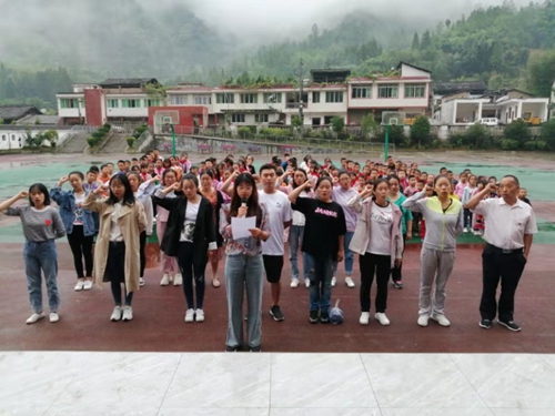 芦山县各学校（园）认真上好开学第一课