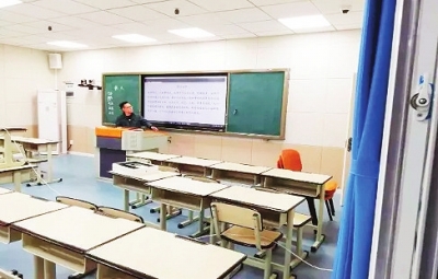 停课不停学 学生在家与老师“隔空见面”