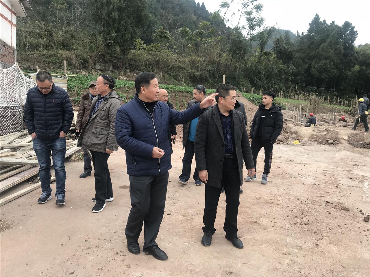 德阳市教育基金会到中江县指导捐赠项目建设工作