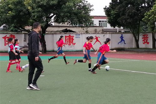 广汉市小学生校园足球联赛鸣金收兵