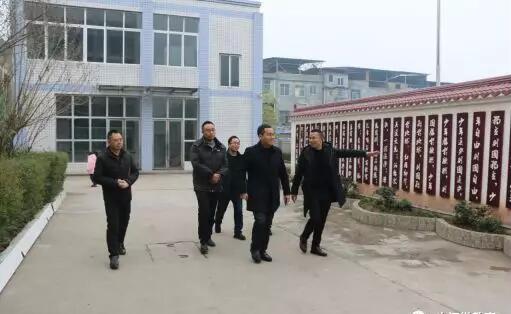 中江县教育局局长彭林深入学校开展调研