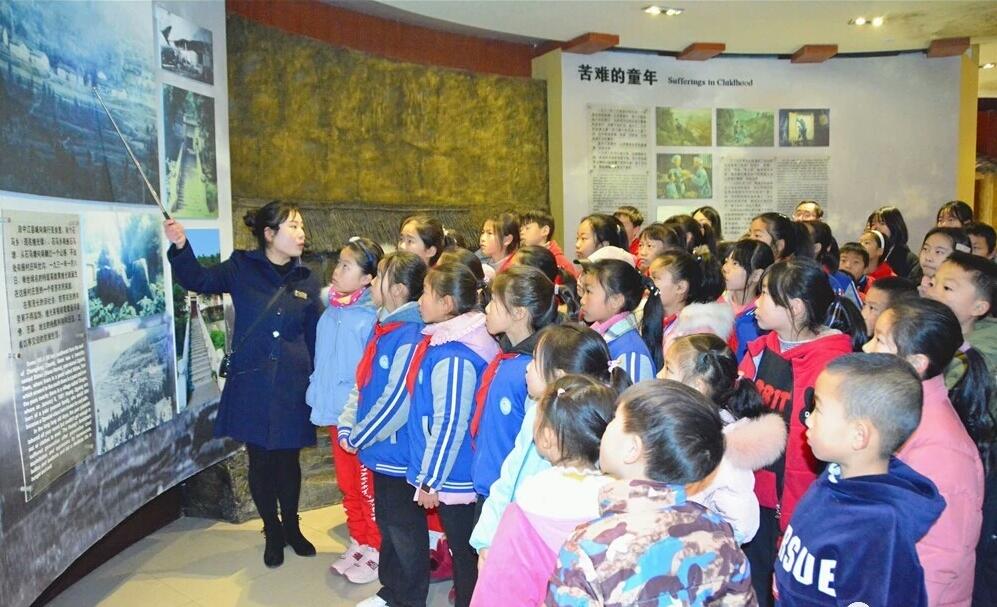 中江60余名农村留守儿童进城迎新年