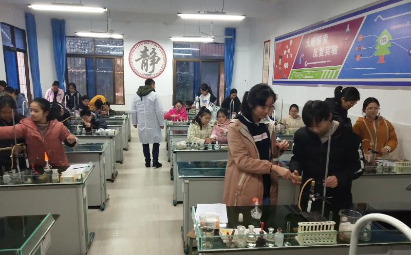 市教体局召开全市义务教育学校装备管理与应用现场会