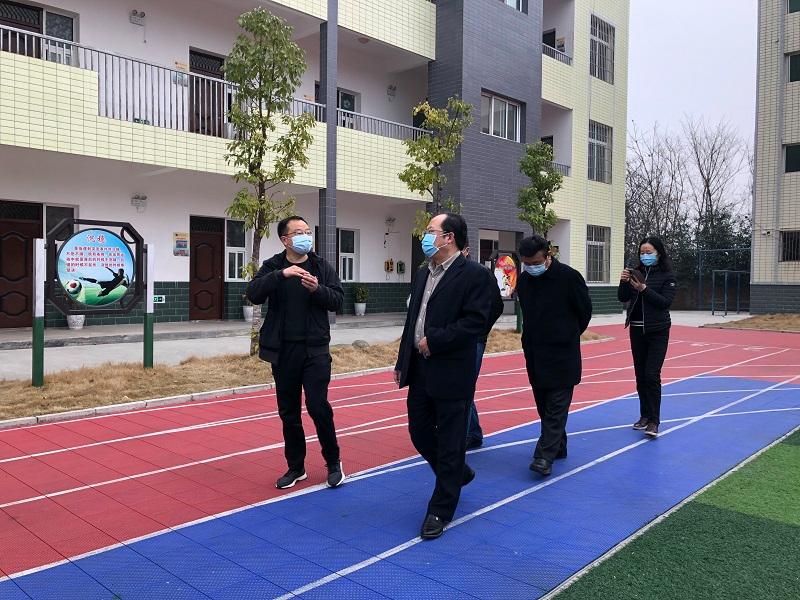 傅明一行到梓潼督查疫情防控及开学准备工作