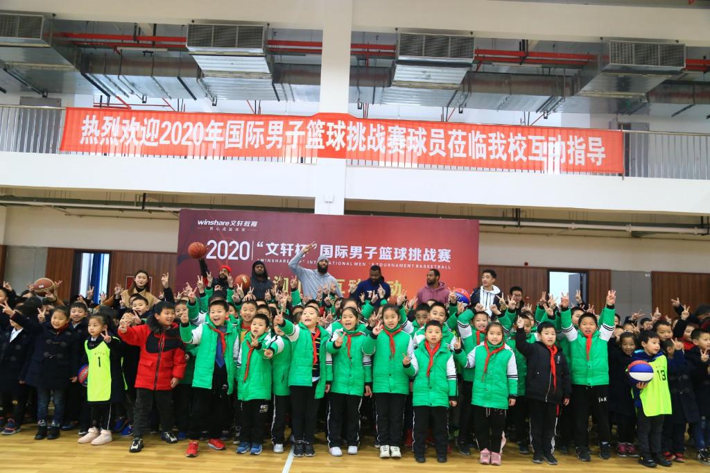 国际球星走进眉山校园 引爆校园篮球热