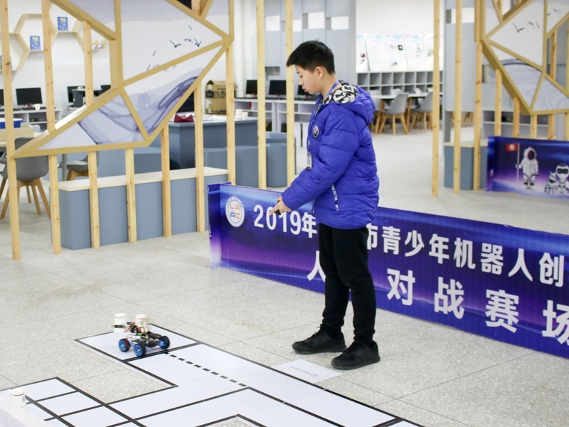 2019年泸州市青少年机器人创新实践活动总决赛在泸州十二中举行