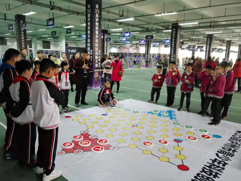 第35届泸州市青少年科技创新大赛在龙马潭区玉带河学校举行