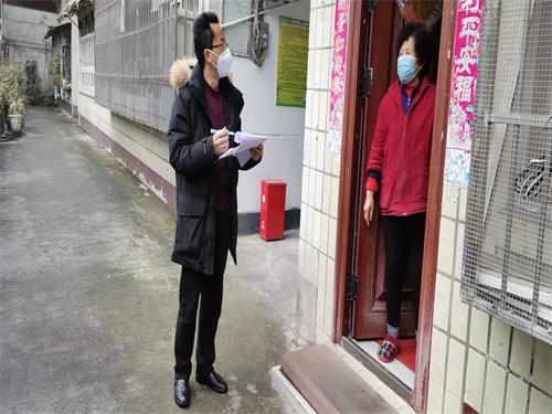 疫情防控期间的雨城区学校大院老师们战“疫”身影