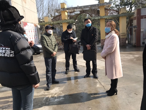 市委教育工委专职副书记伍雅鸿调研名山区学校疫情防控及开学准备工作