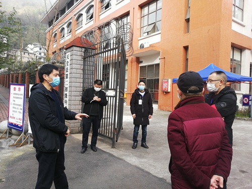 市教育局副局长姜建平督查天全县教育系统应对新冠肺炎疫情防控工作