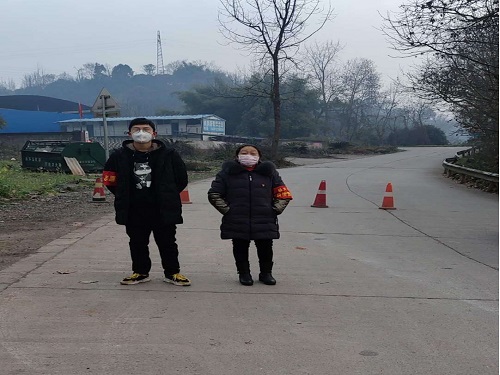 雅安市职业高级中学学生在疫情一线开展志愿服务活动