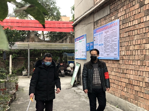 疫情无情人有情 丹心一片护平安：雅安外国语实验小学“大院管家”周洪祥