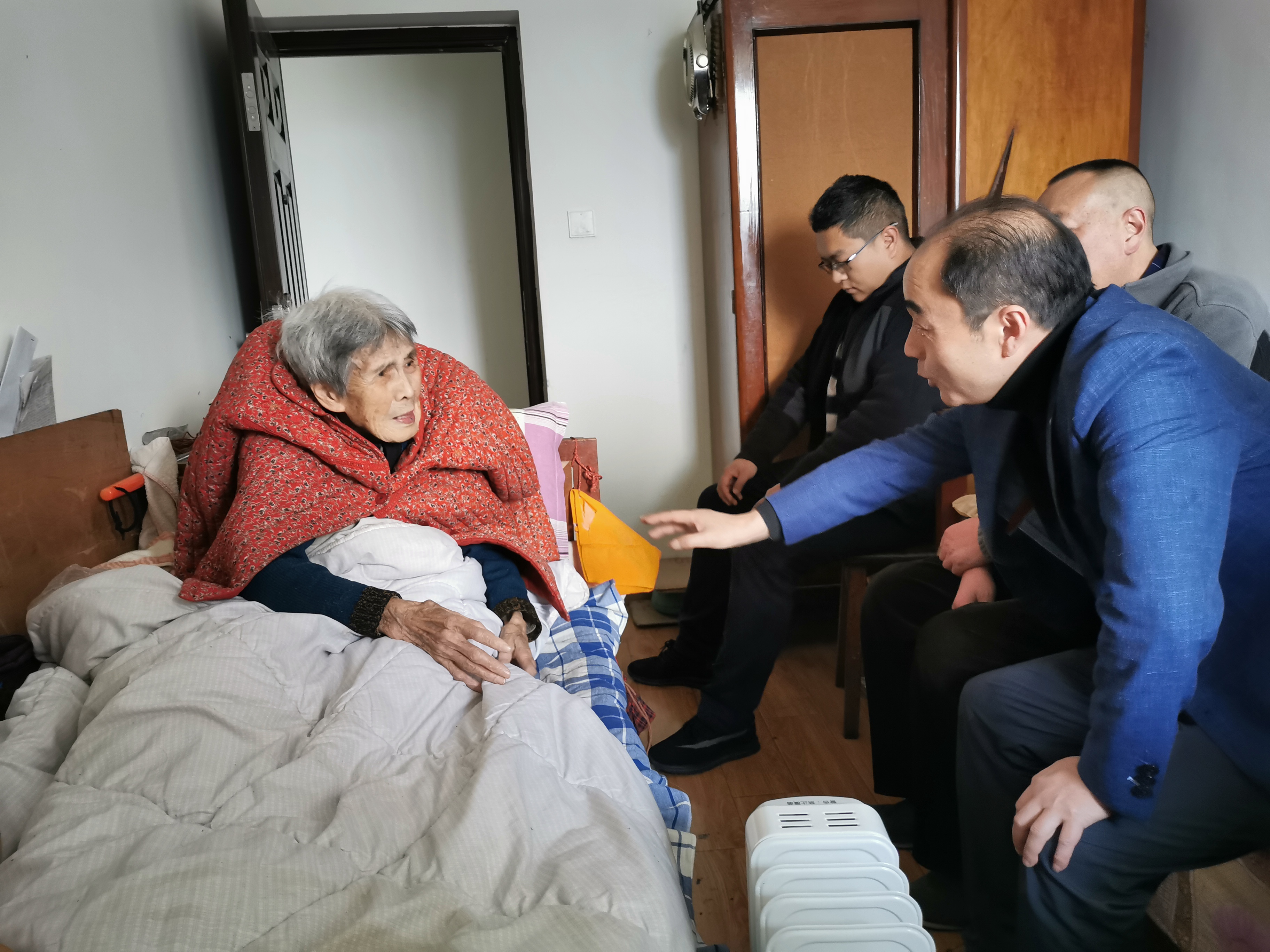 走访慰问送温暖、不忘初心继传承
