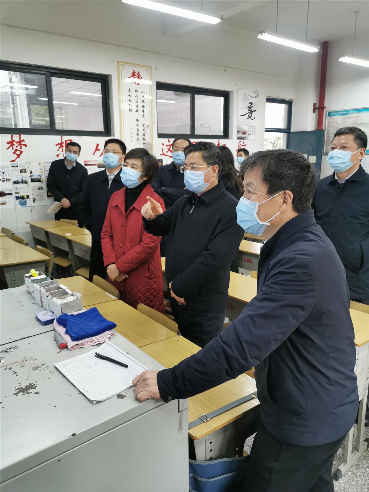 何礼调研教育重大项目开（复）工情况——疫情防控和施工建设两手抓两不误
