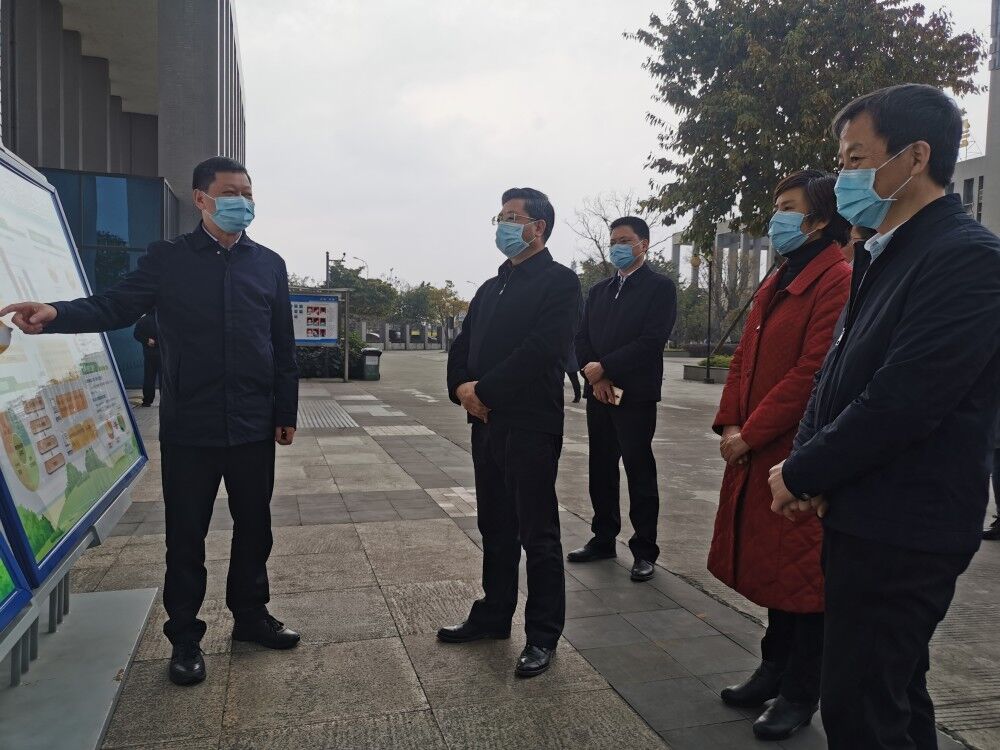 何礼调研教育重大项目开（复）工情况——疫情防控和施工建设两手抓两不误