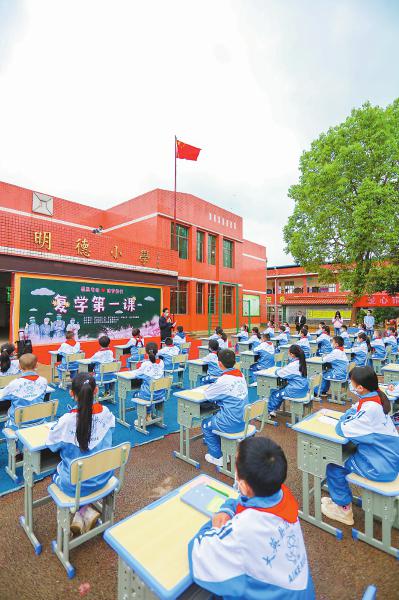 复学复课在即 我省各地中小学筑起安全防线——全力以“复” 学校准备好了