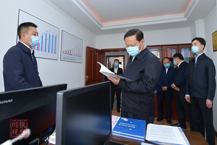 统筹抓好学校疫情防控和教育改革发展工作！彭清华在教育厅调研座谈