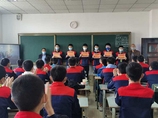 企业助学 培养学生综合素质——江阳职高国企定向班表彰会