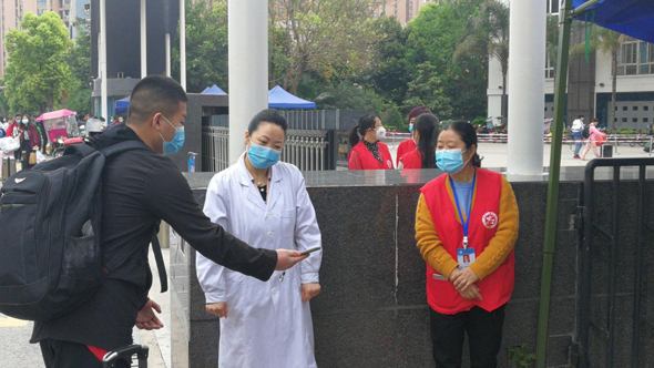 守得春暖  向阳而行 ——简阳职高高一、高二学生安全返校