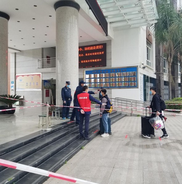 守得春暖  向阳而行 ——简阳职高高一、高二学生安全返校