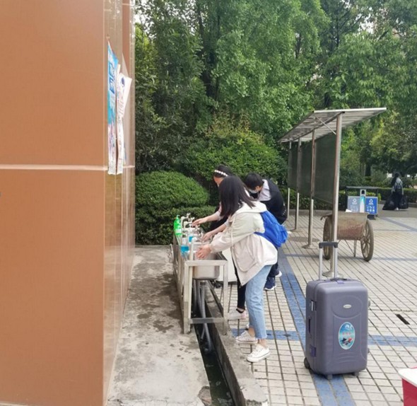 守得春暖  向阳而行 ——简阳职高高一、高二学生安全返校
