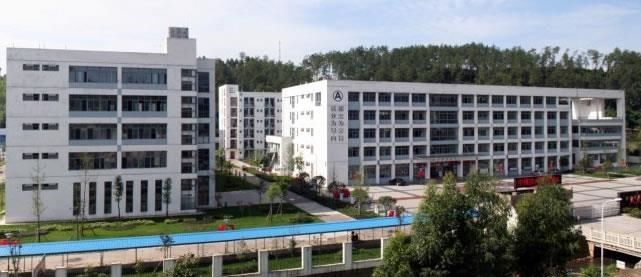 蒲江县技工学校（公办）